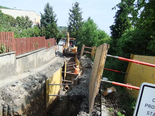 Výstavba technické vybavenosti v Dehtínské ulici, 6.5.2014